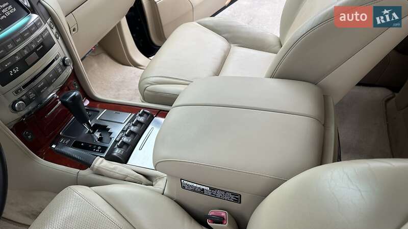 Позашляховик / Кросовер Lexus LX 2008 в Івано-Франківську