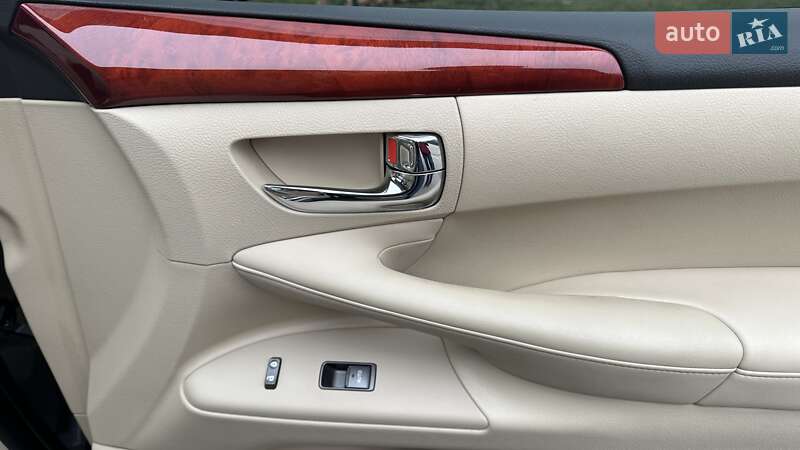 Позашляховик / Кросовер Lexus LX 2008 в Івано-Франківську