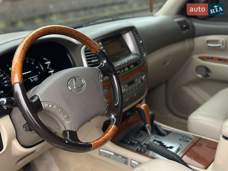 Внедорожник / Кроссовер Lexus LX 2004 в Ивано-Франковске