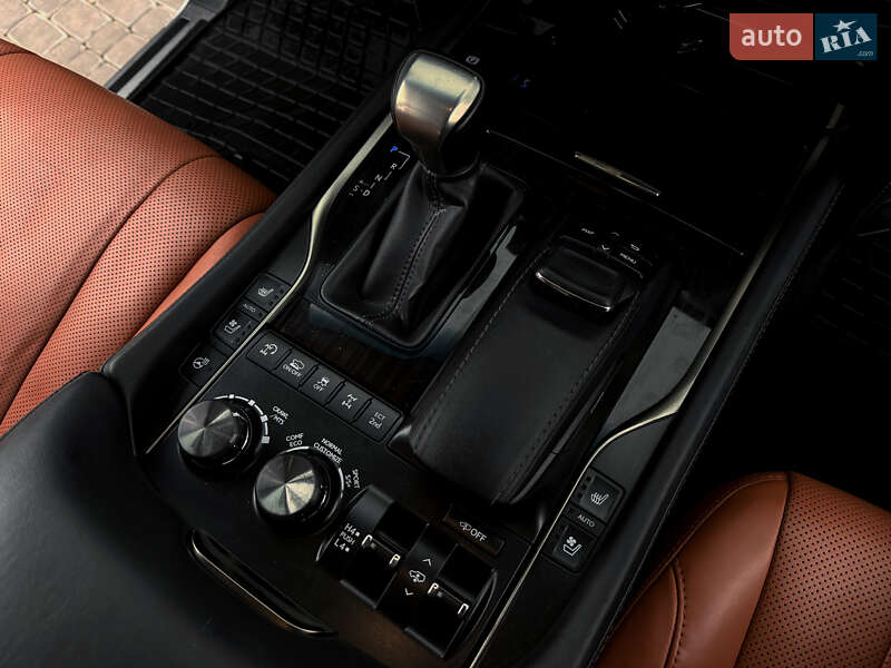 Внедорожник / Кроссовер Lexus LX 2017 в Днепре