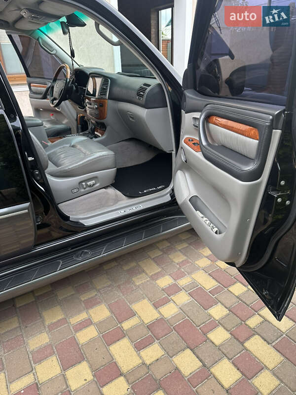 Внедорожник / Кроссовер Lexus LX 2006 в Новомиргороде