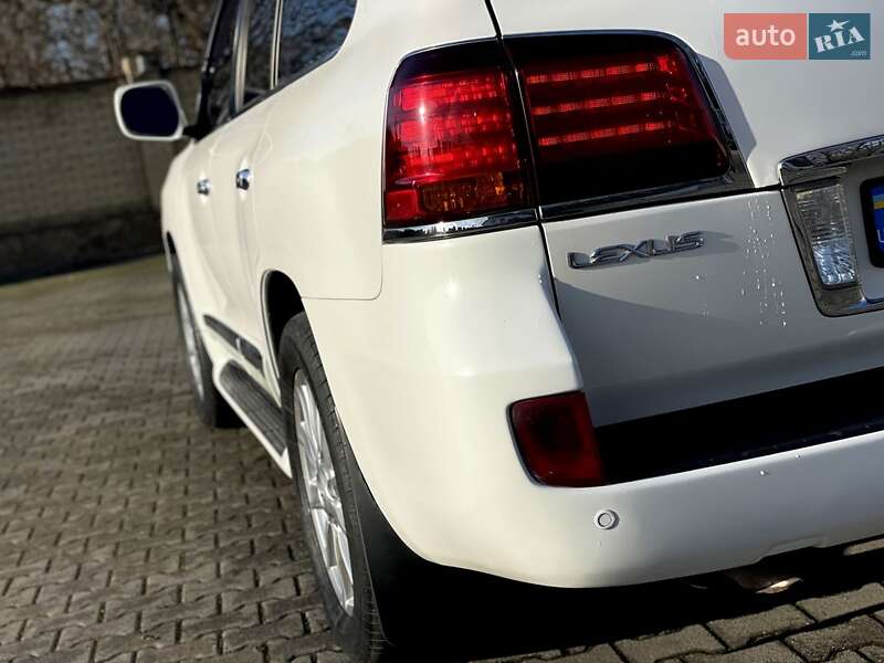 Внедорожник / Кроссовер Lexus LX 2008 в Черновцах
