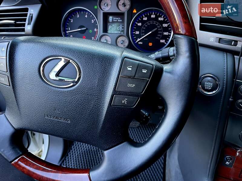 Внедорожник / Кроссовер Lexus LX 2008 в Черновцах