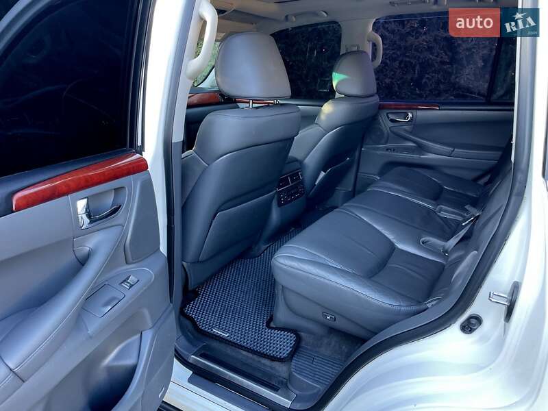 Внедорожник / Кроссовер Lexus LX 2008 в Черновцах