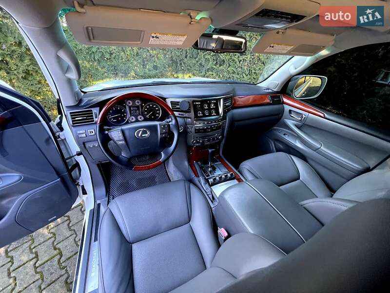 Внедорожник / Кроссовер Lexus LX 2008 в Черновцах