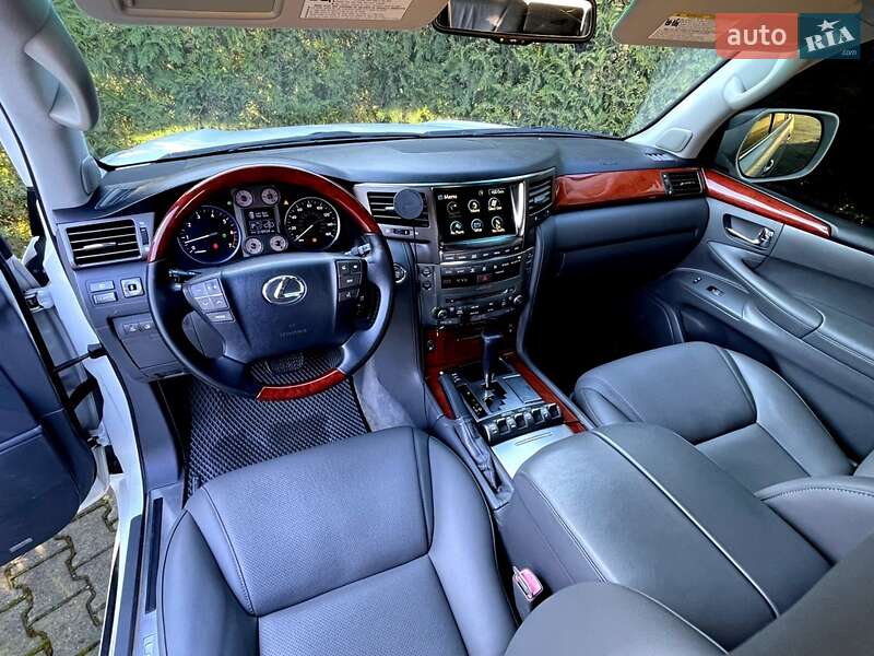 Внедорожник / Кроссовер Lexus LX 2008 в Черновцах