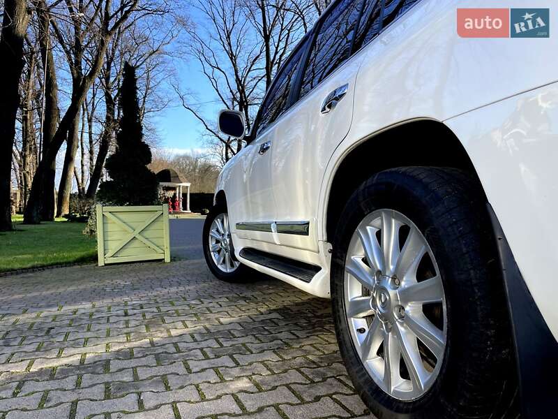 Внедорожник / Кроссовер Lexus LX 2008 в Черновцах