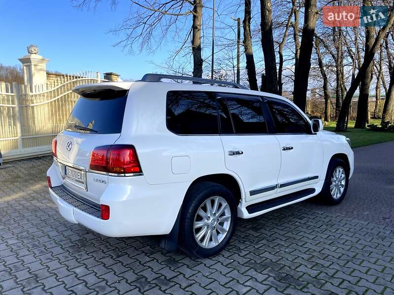 Внедорожник / Кроссовер Lexus LX 2008 в Черновцах