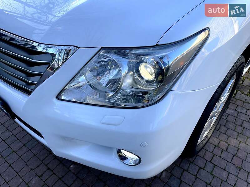 Внедорожник / Кроссовер Lexus LX 2008 в Черновцах