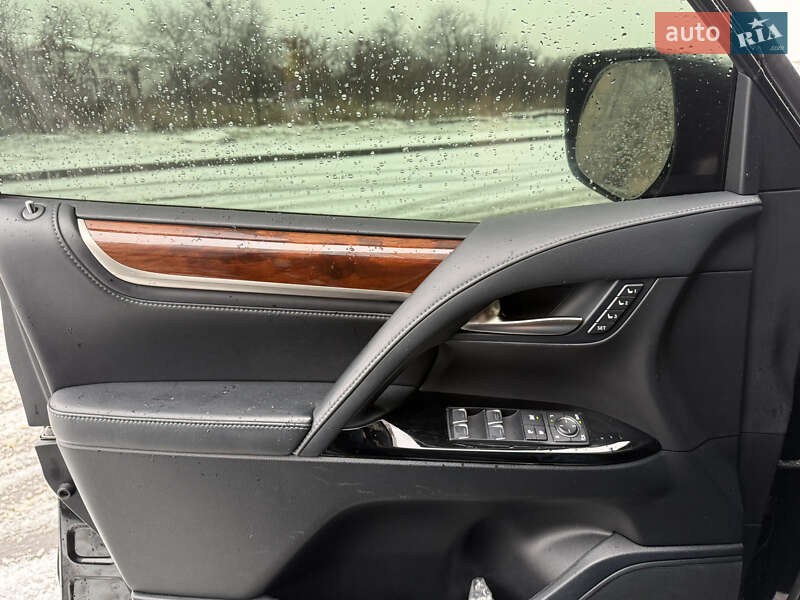 Внедорожник / Кроссовер Lexus LX 2016 в Умани