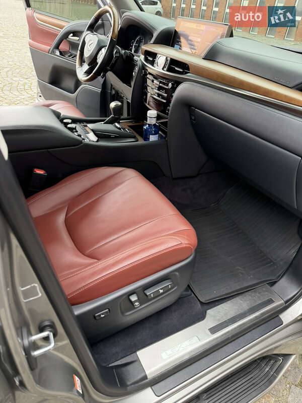 Внедорожник / Кроссовер Lexus LX 2016 в Днепре