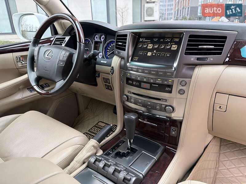 Внедорожник / Кроссовер Lexus LX 2008 в Киеве