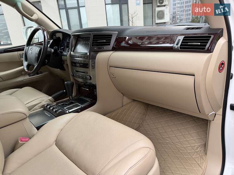 Внедорожник / Кроссовер Lexus LX 2008 в Киеве