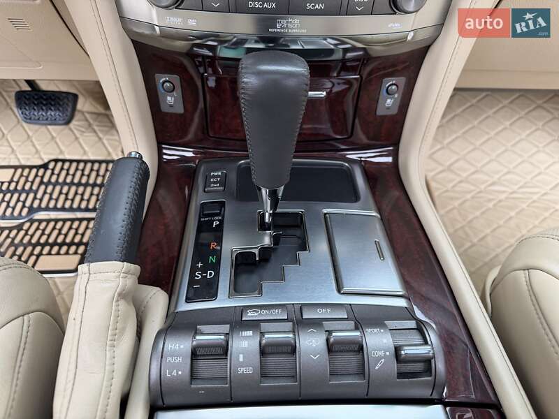 Внедорожник / Кроссовер Lexus LX 2008 в Киеве