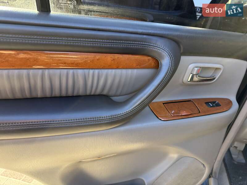 Внедорожник / Кроссовер Lexus LX 2005 в Косове