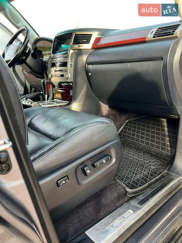 Внедорожник / Кроссовер Lexus LX 2014 в Нововолынске фото 23 Внедорожник / Кроссовер Lexus LX 2014 в Нововолынске