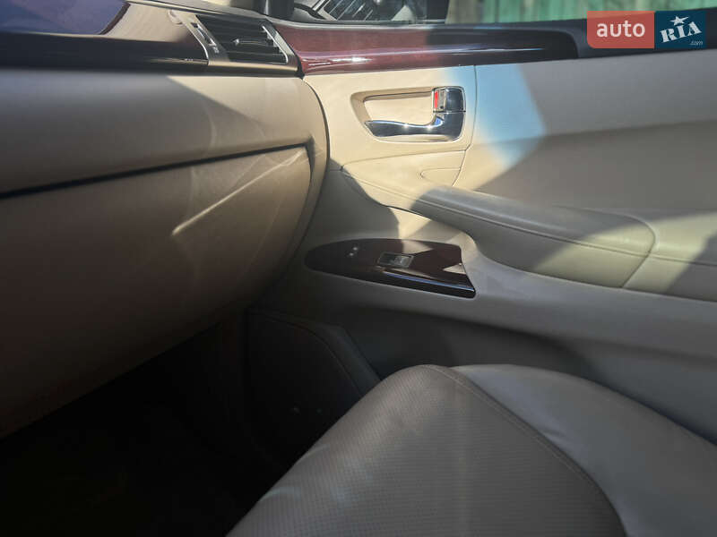 Внедорожник / Кроссовер Lexus LX 2013 в Киеве