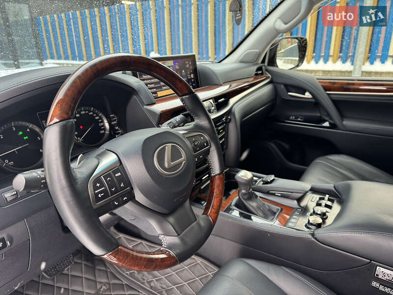 Внедорожник / Кроссовер Lexus LX 2015 в Киеве