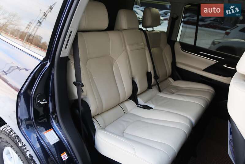 Внедорожник / Кроссовер Lexus LX 2016 в Киеве