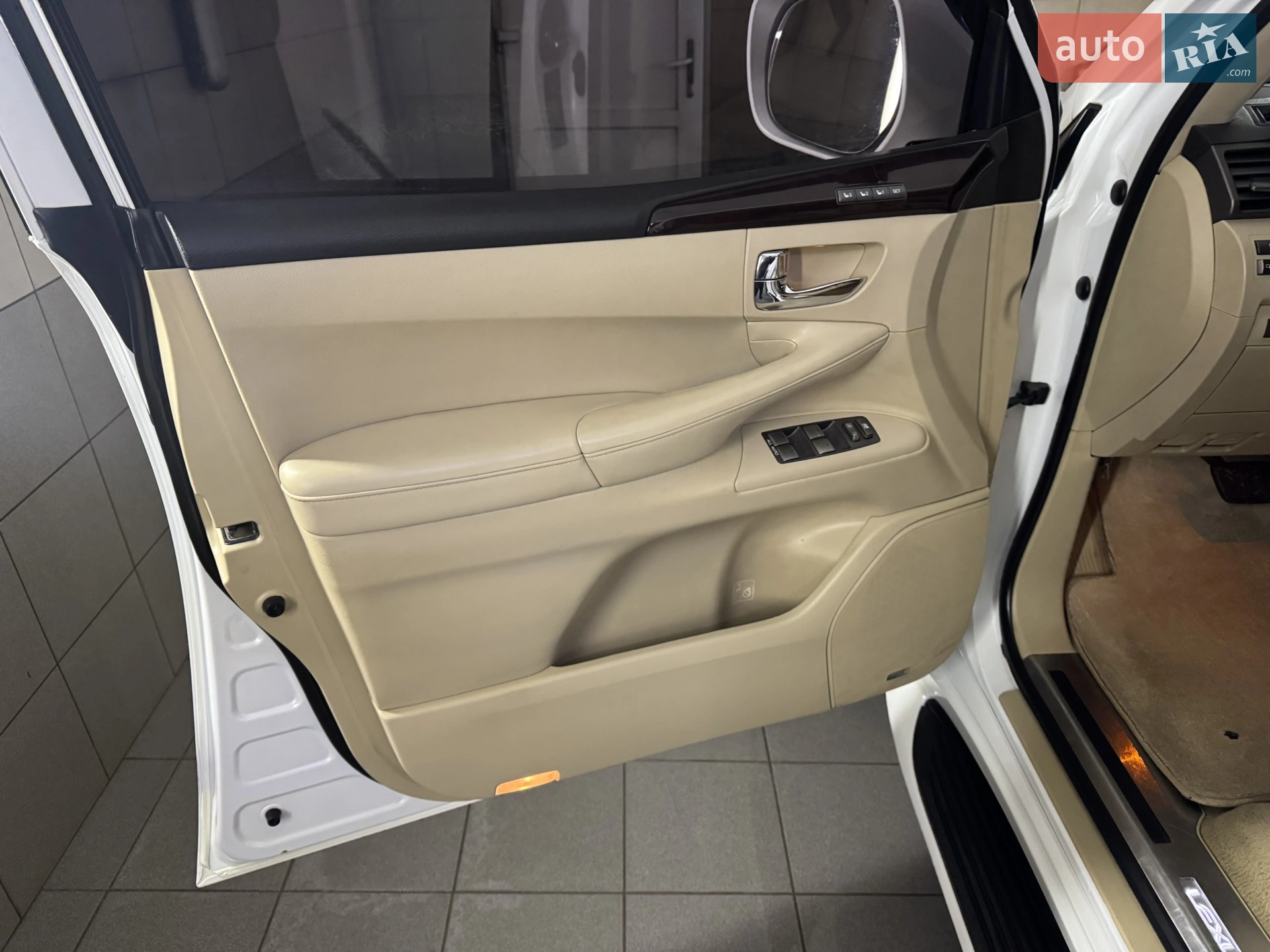 2011 Lexus LX - мініатюра 26