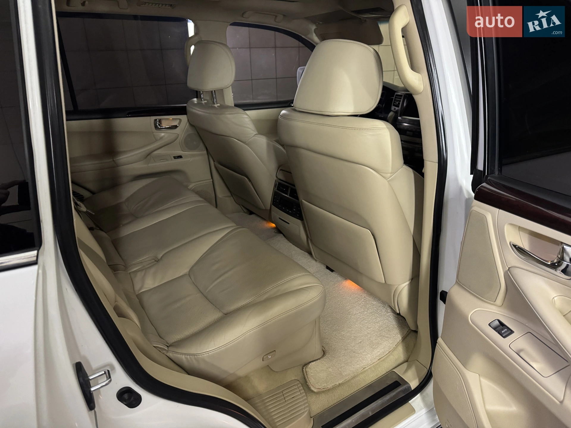2011 Lexus LX - мініатюра 31