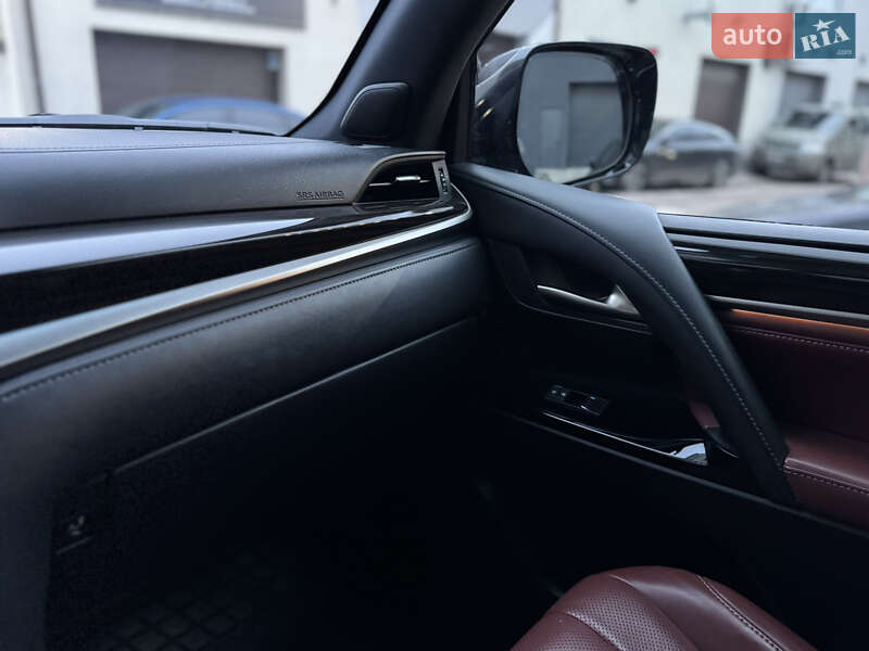 Внедорожник / Кроссовер Lexus LX 2017 в Киеве