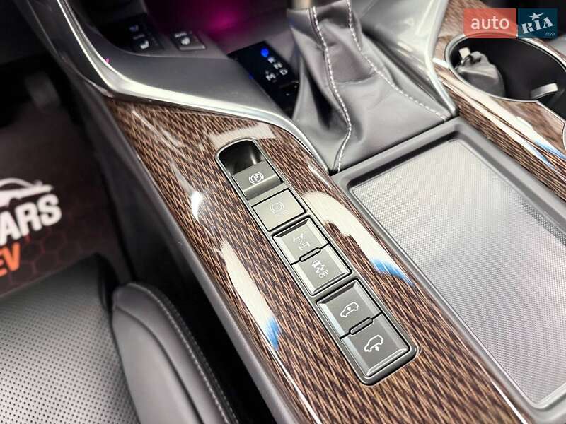 Позашляховик / Кросовер Lexus LX 2023 в Києві