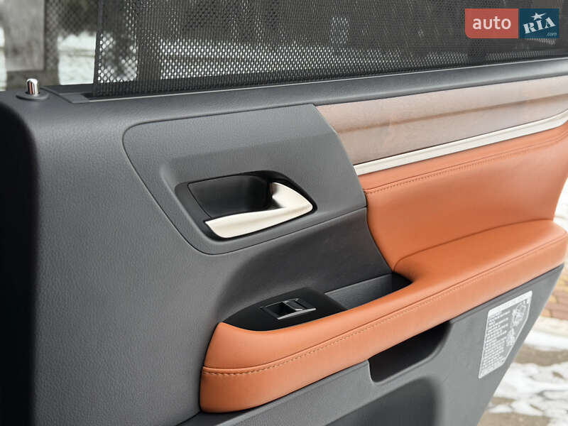 Внедорожник / Кроссовер Lexus LX 2016 в Одессе