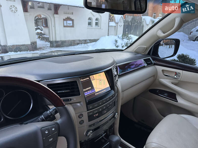 Внедорожник / Кроссовер Lexus LX 2013 в Киеве