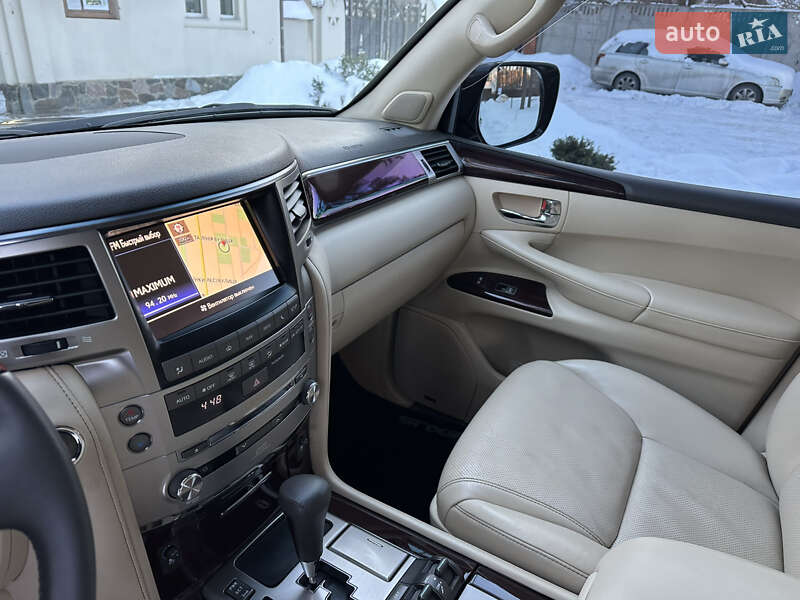 Внедорожник / Кроссовер Lexus LX 2013 в Киеве