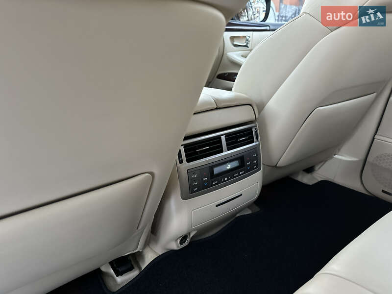 Внедорожник / Кроссовер Lexus LX 2013 в Киеве