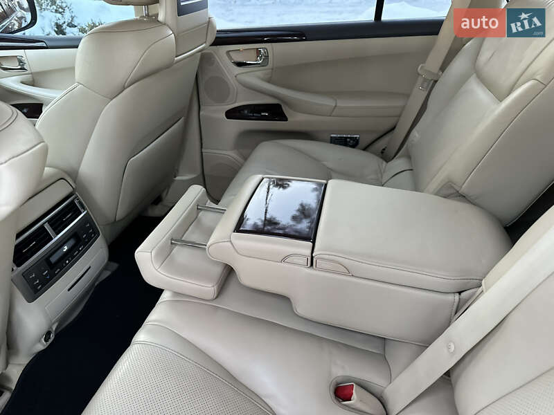 Внедорожник / Кроссовер Lexus LX 2013 в Киеве