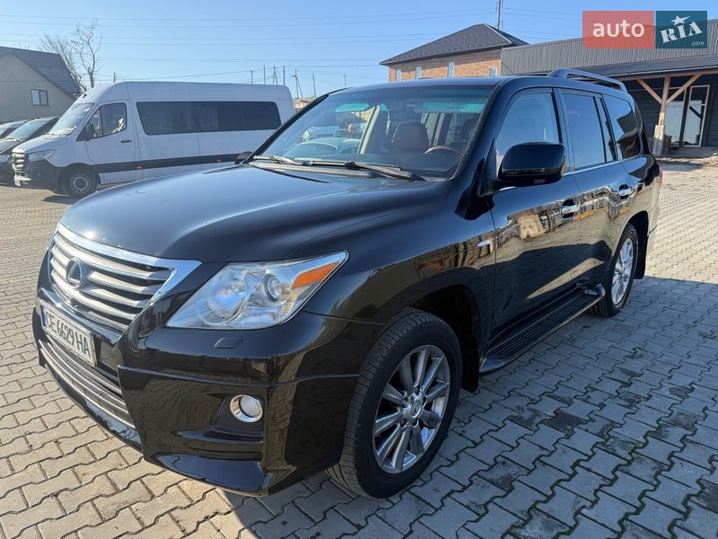 Внедорожник / Кроссовер Lexus LX 2011 в Черновцах