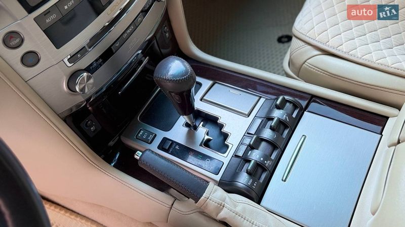 Внедорожник / Кроссовер Lexus LX 2013 в Одессе