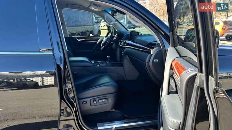 Внедорожник / Кроссовер Lexus LX 2015 в Киеве