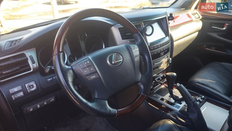 Внедорожник / Кроссовер Lexus LX 2014 в Чернигове
