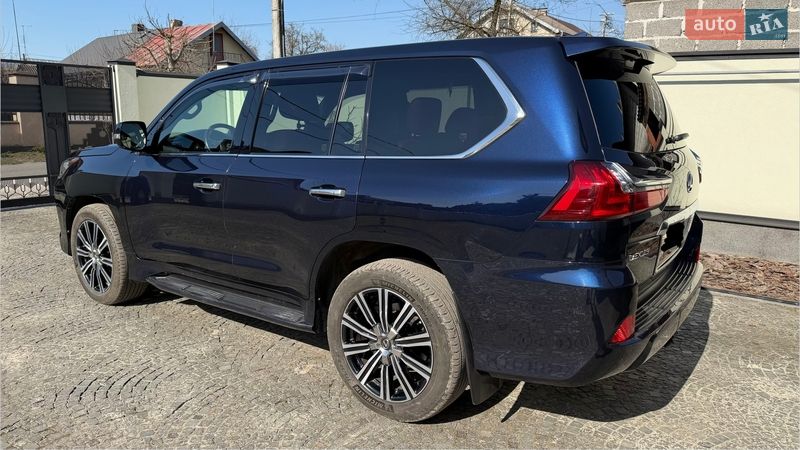Позашляховик / Кросовер Lexus LX 2016 в Львові