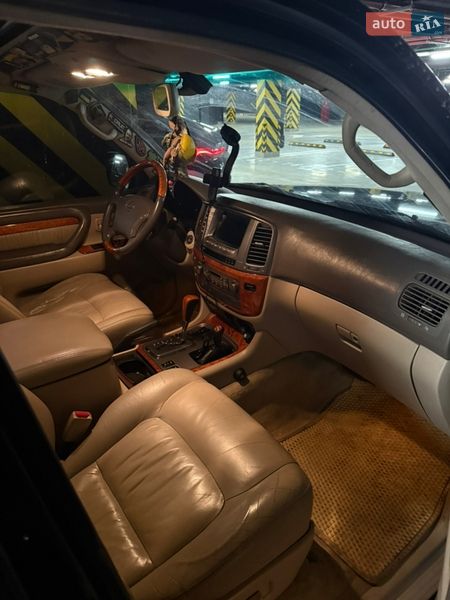 Внедорожник / Кроссовер Lexus LX 2004 в Вишневом