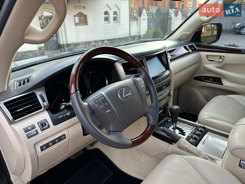 Внедорожник / Кроссовер Lexus LX 2013 в Киеве