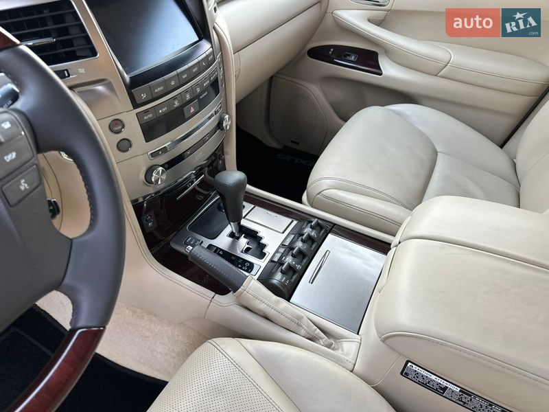 Внедорожник / Кроссовер Lexus LX 2013 в Киеве