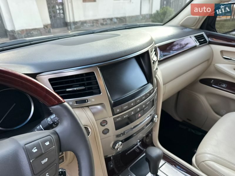 Внедорожник / Кроссовер Lexus LX 2013 в Киеве