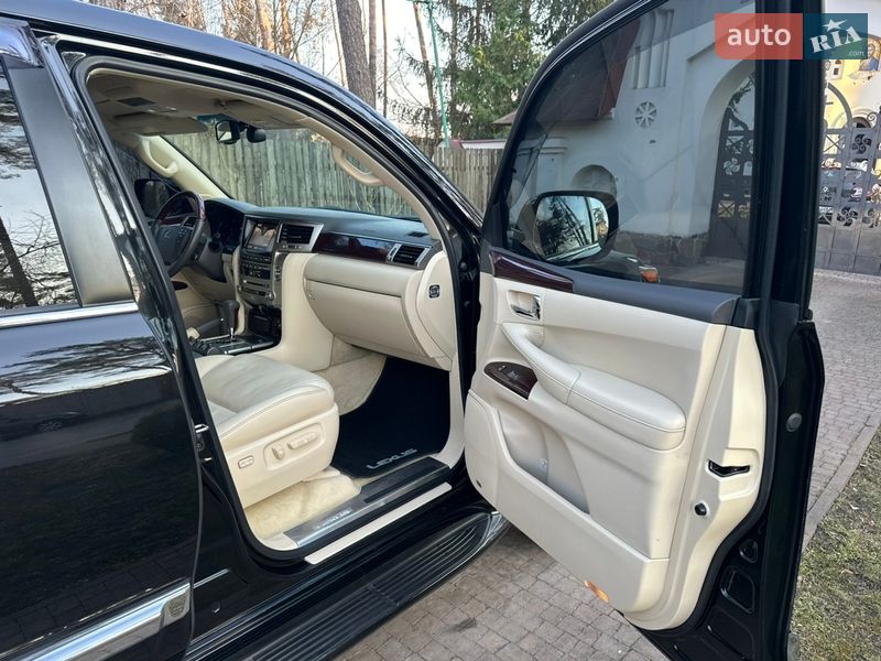 Внедорожник / Кроссовер Lexus LX 2013 в Киеве