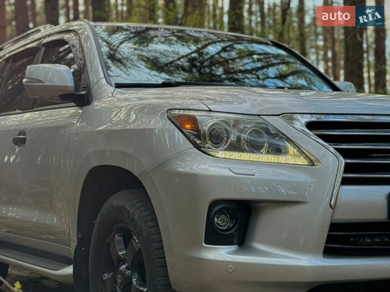 Lexus LX 2011