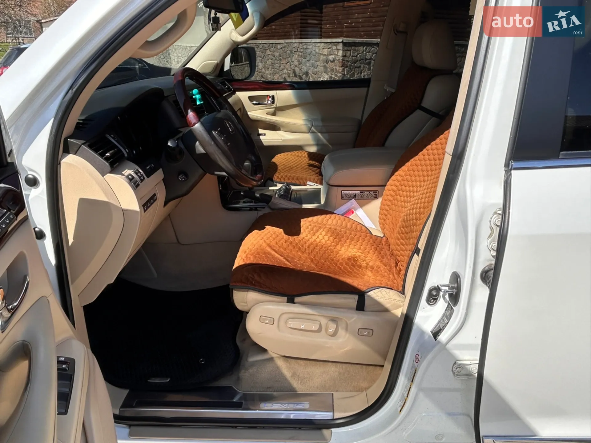 2011 Lexus LX - мініатюра 22