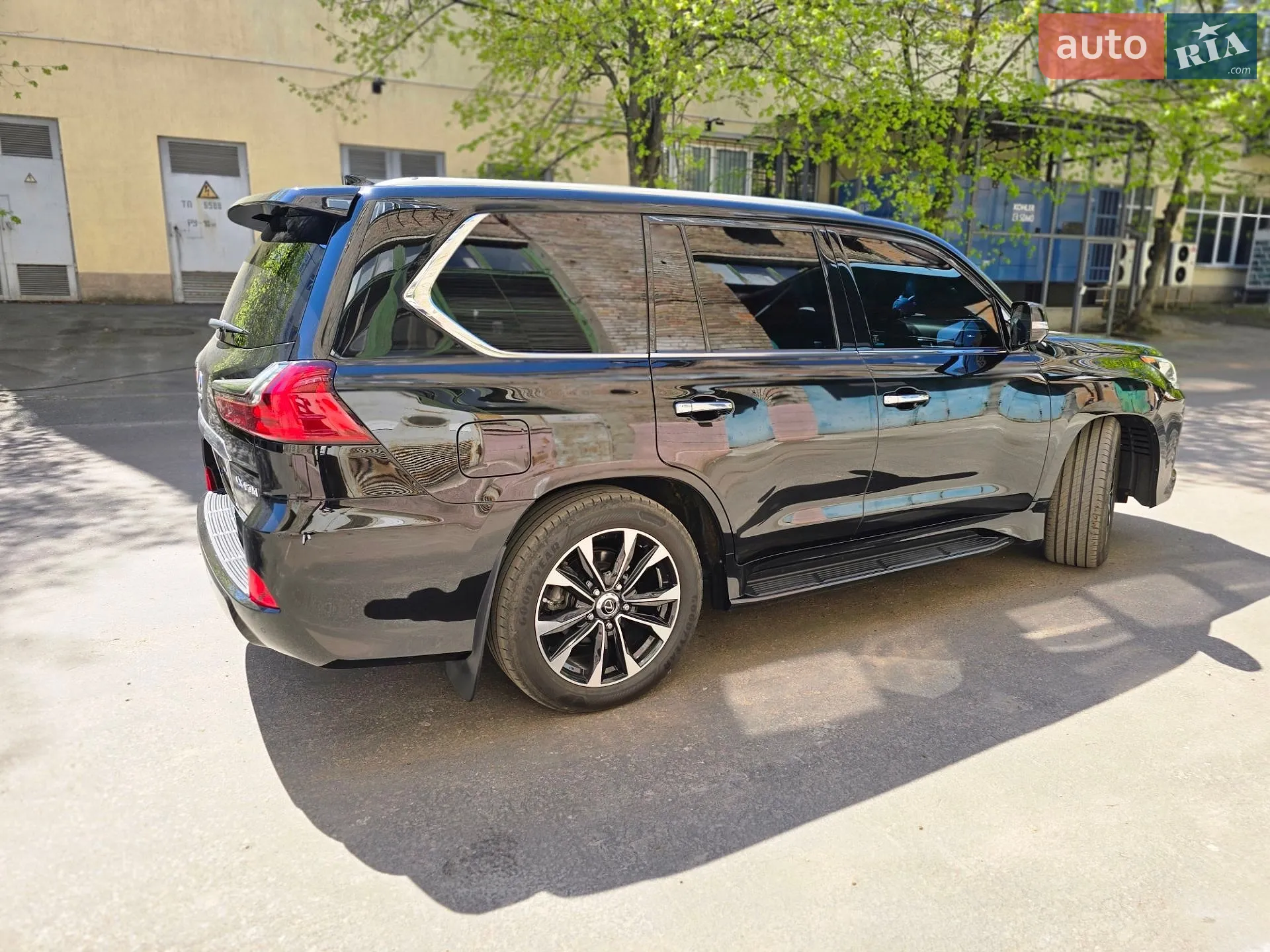 2020 Lexus LX - мініатюра 3