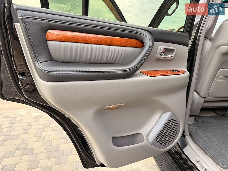 Внедорожник / Кроссовер Lexus LX 2005 в Одессе