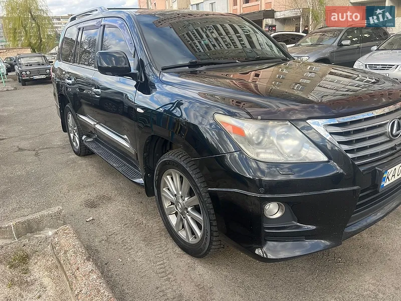 Lexus LX