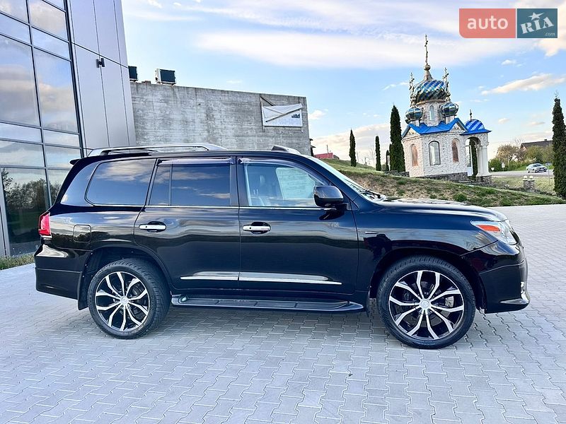Внедорожник / Кроссовер Lexus LX 2011 в Черновцах