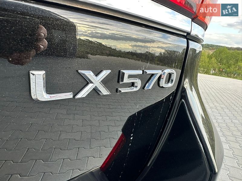 Внедорожник / Кроссовер Lexus LX 2011 в Черновцах