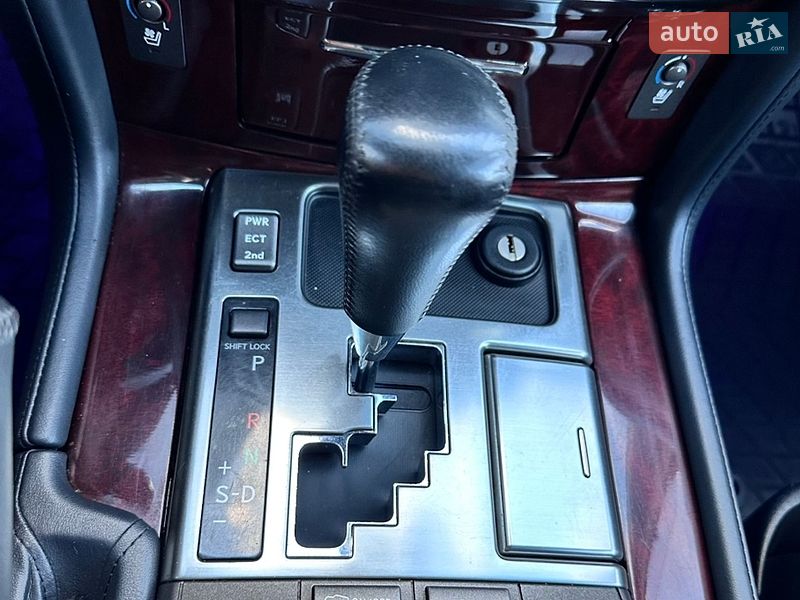 Внедорожник / Кроссовер Lexus LX 2011 в Черновцах